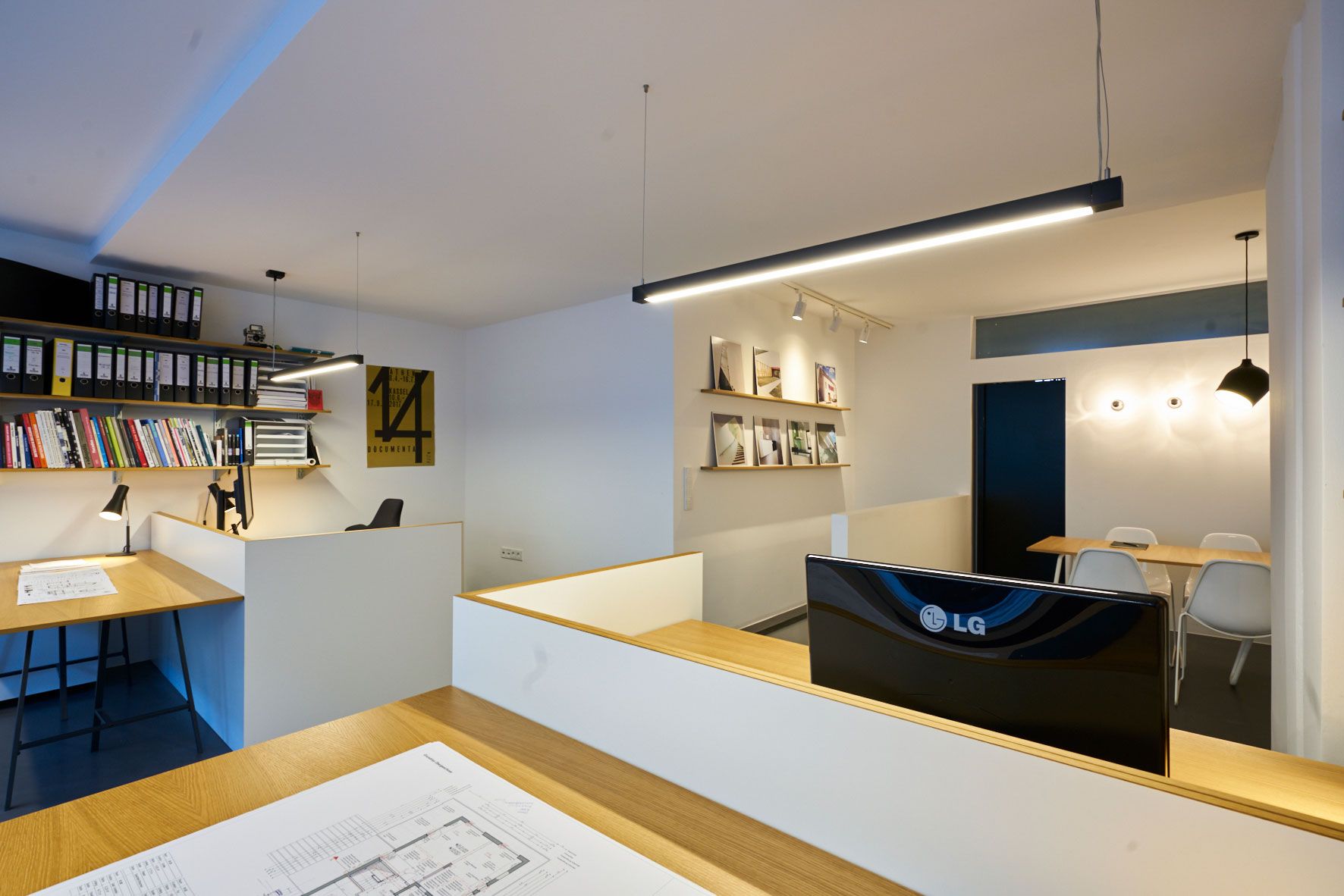 Blick in das Büro von Schwarzgold Architekten in Essen