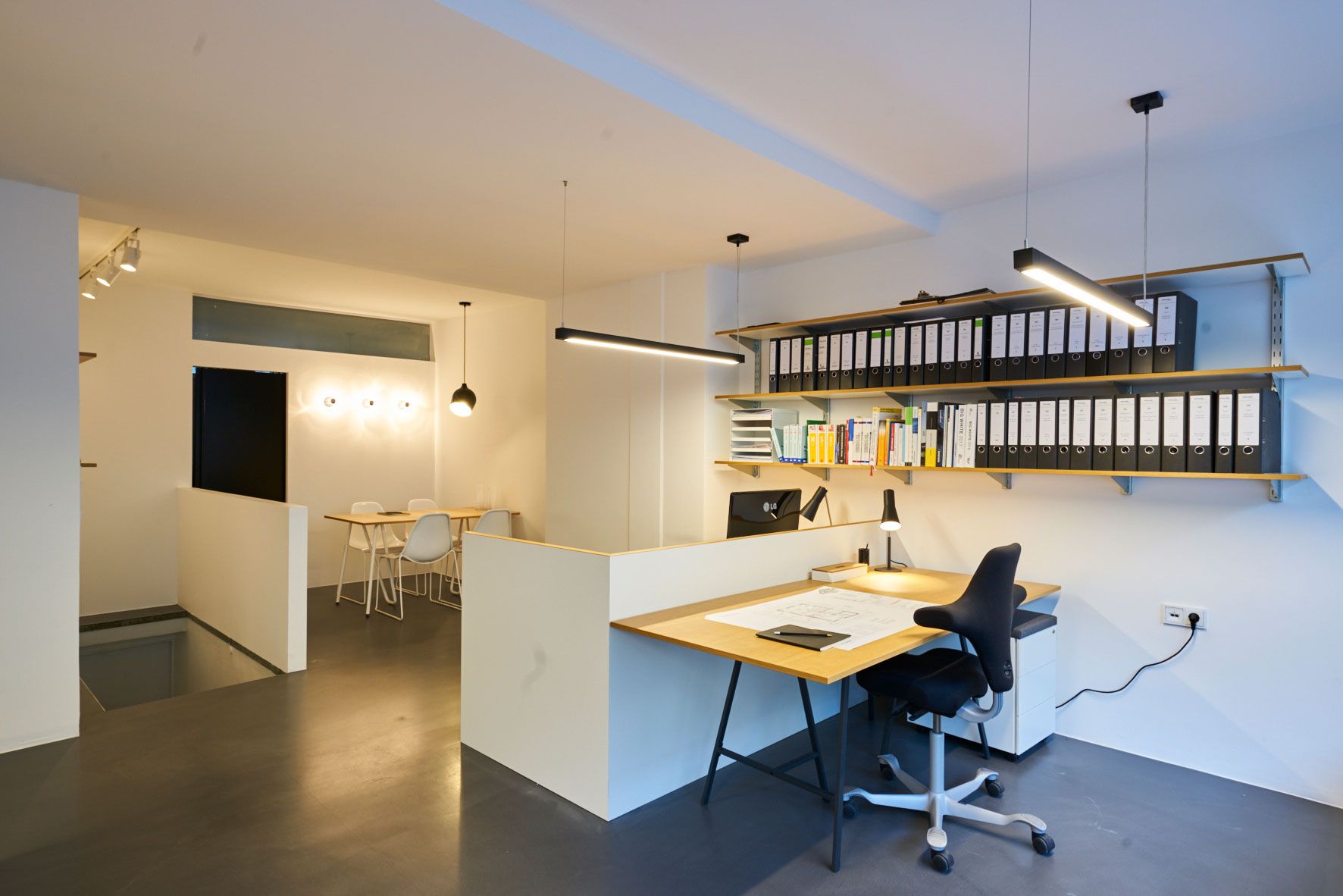 Blick in das Büro von Schwarzgold Architekten in Essen
